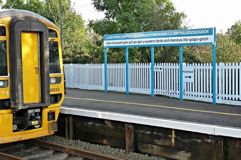 Bi mat cua thi tran co ten dai nhat the gioi o Wales hinh anh