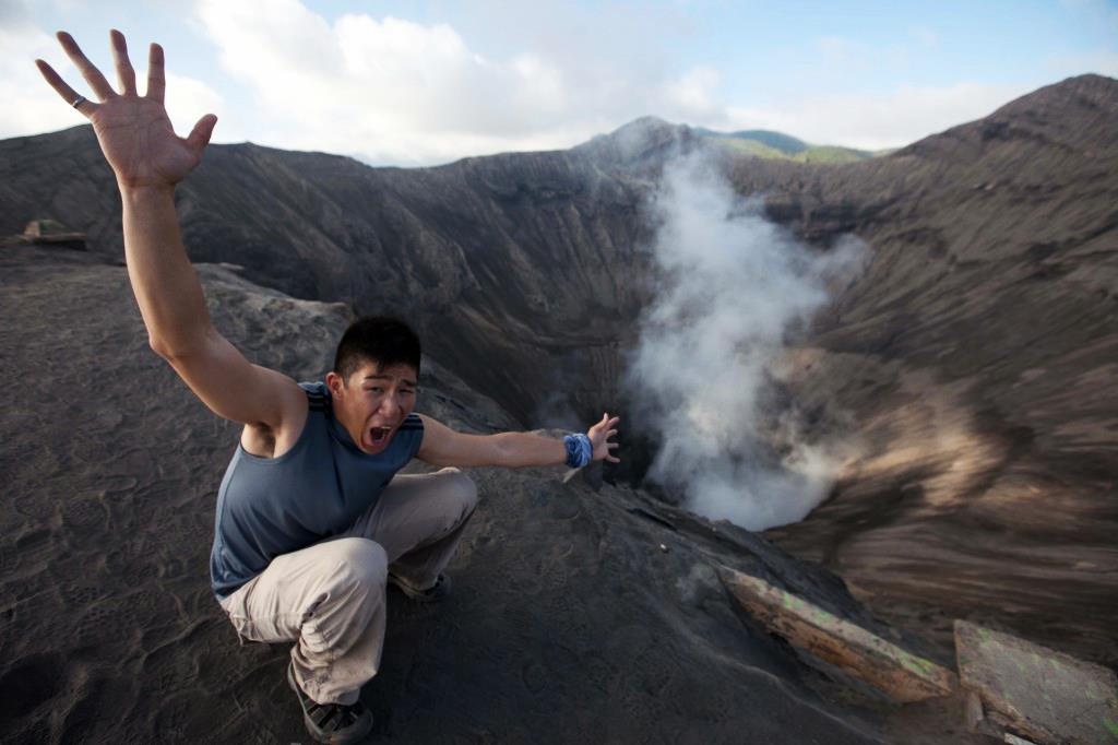 Ve sieu thuc trong mieng nui lua dang hoat dong o Indonesia hinh anh