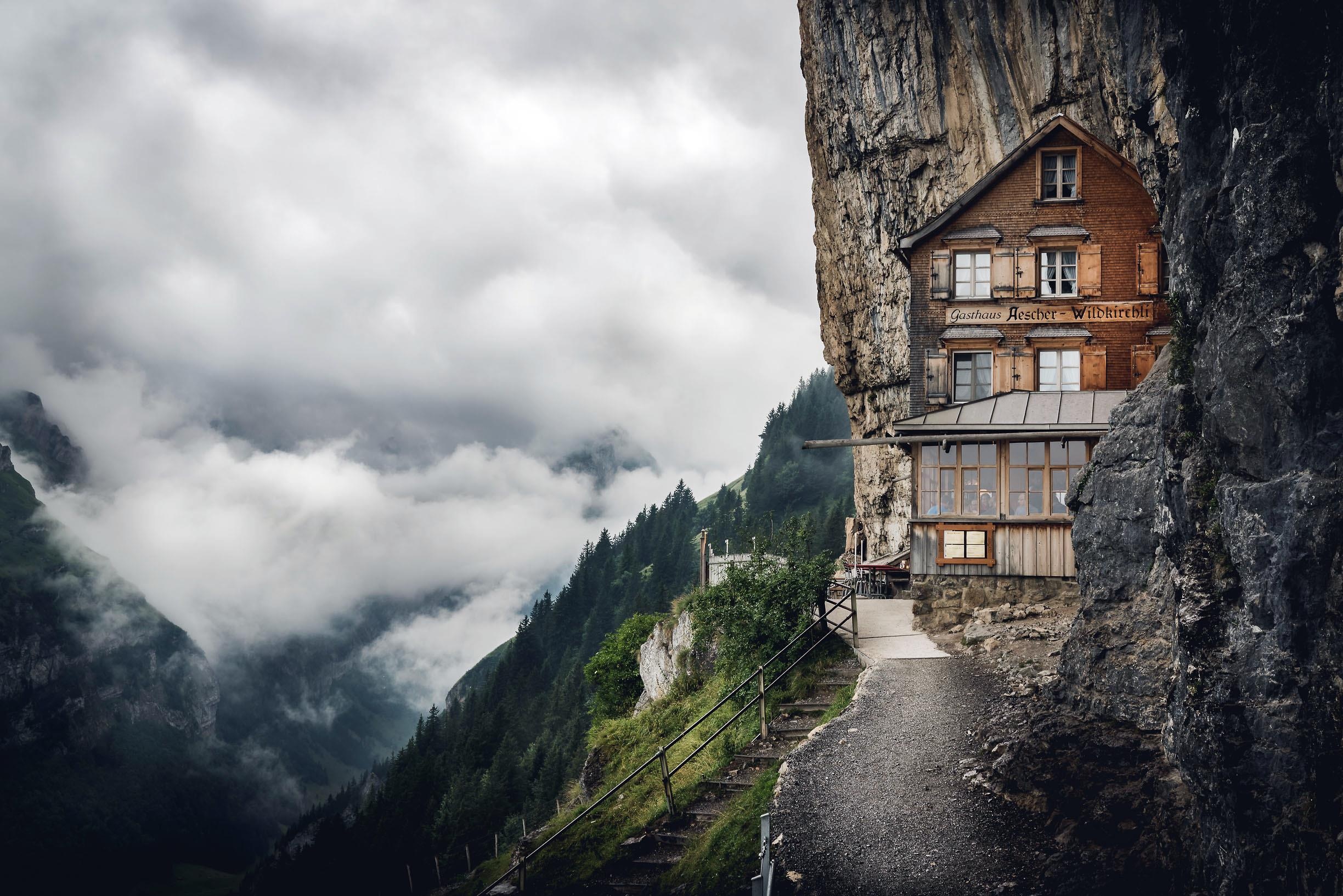 Cach nguoi Thuy Si xay nha hang kinh doanh tren nui hinh anh