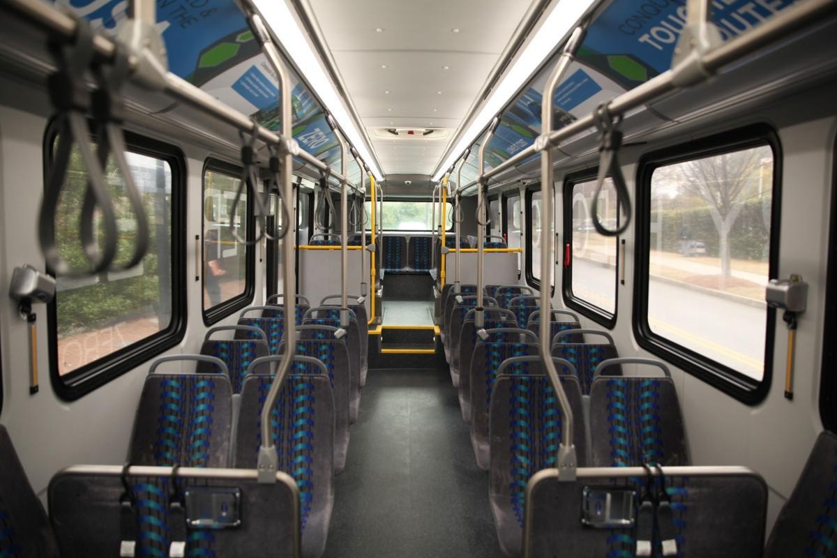 Ly do xe bus khong co day dai an toan hinh anh