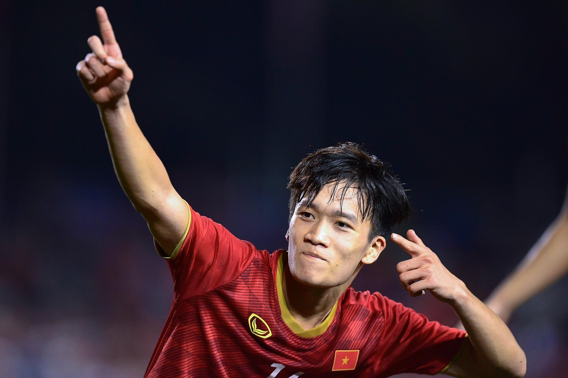 Hang tram nguoi dat tour xem chung ket bong da SEA Games 30 hinh anh