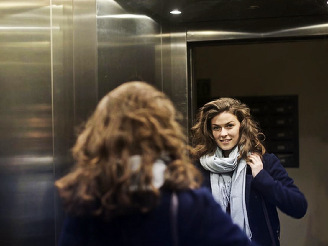 Tac dung cua nhung chiec guong trong thang may hinh anh