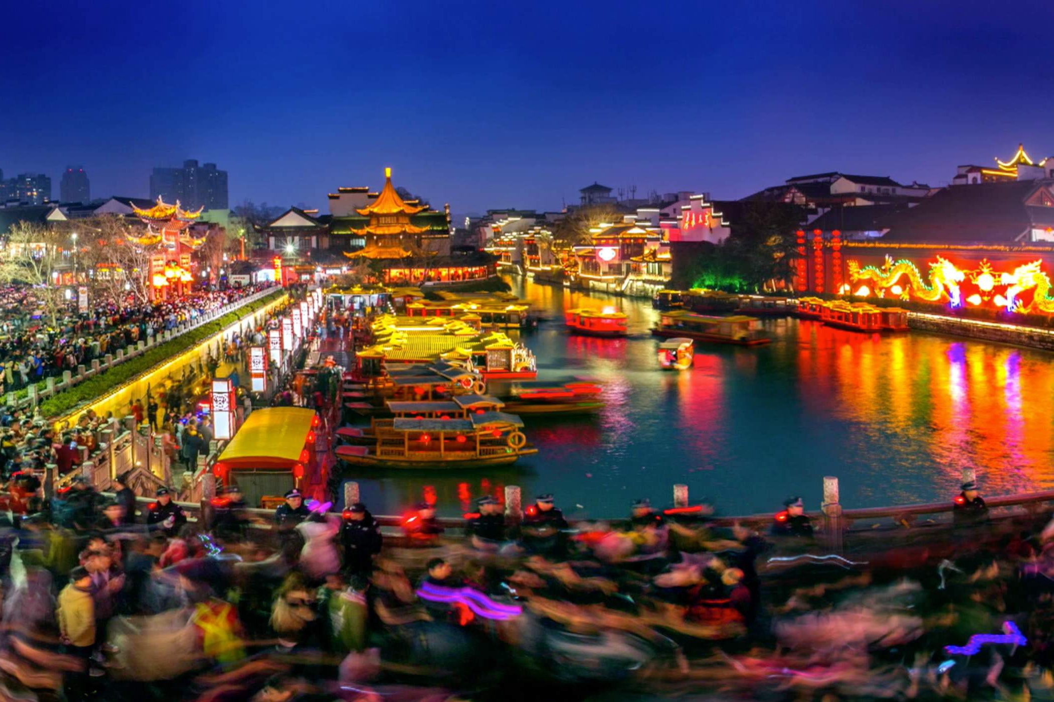 Le hoi den long thap sang Nam Kinh trong nhung ngay dau nam moi hinh anh