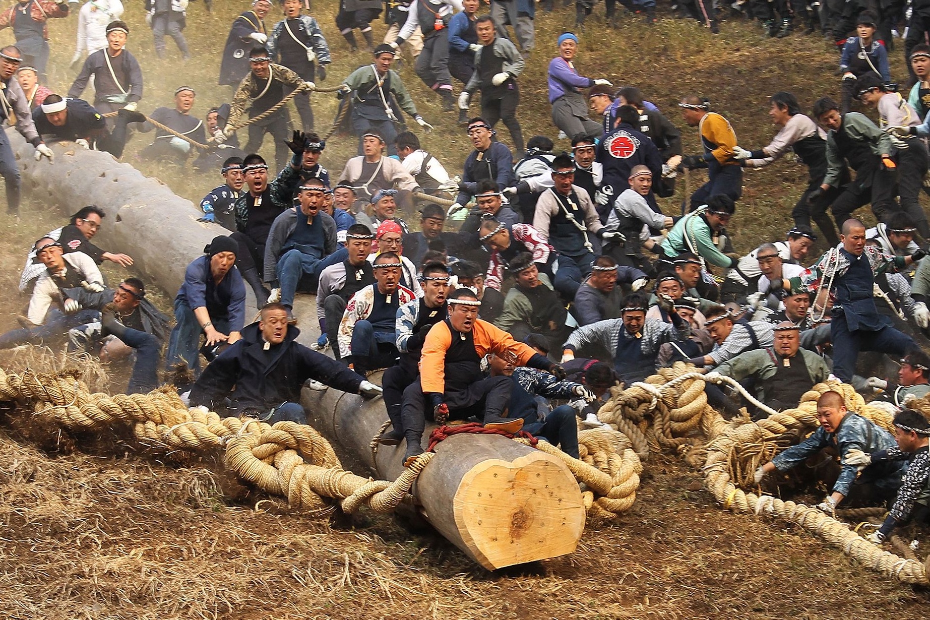 Tro truot go lao doc nguy hiem trong le hoi co o Nhat Ban hinh anh