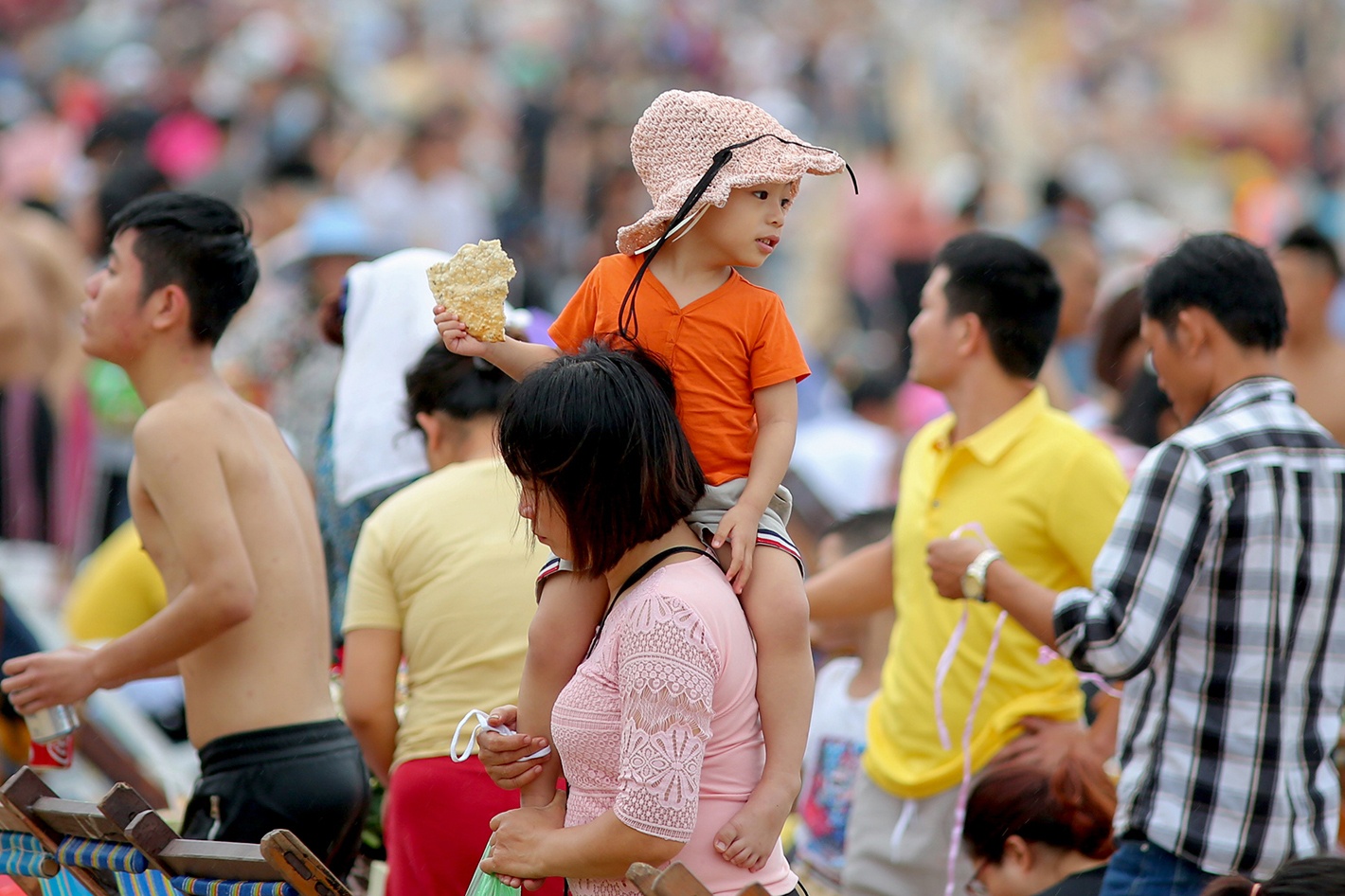 Noi un tac, cho thua nguoi o cac diem du lich dip nghi le hinh anh