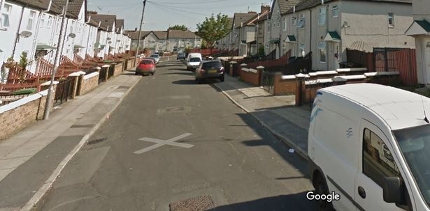 Canh sat Anh bat 9 nguoi Viet trong can sa, nghi buon ban nguoi hinh anh