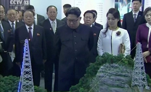 thời trang của phu nhân Triều Tiên gây ấn tượng ảnh 3 thoi trang cua phu nhan Trieu Tien gay an tuong anh 3