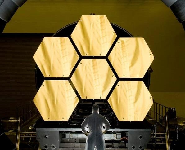 NASA chuan bi dua kinh thien van dat vang len vu tru hinh anh