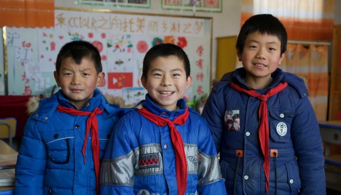 Hau bo que len pho: Truong lang Trung Quoc chi con 3 hoc sinh hinh anh