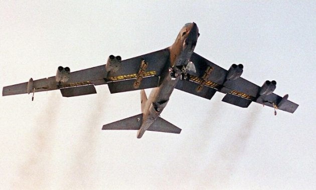 Phao dai B-52 cua My dien tap gan khu vuc Bien Dong hinh anh