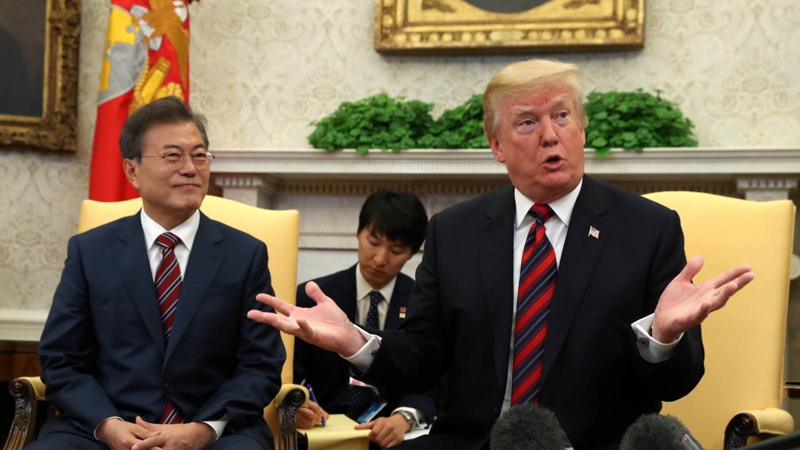 Trump: Hoi nghi voi Kim Jong Un co the bi hoan hinh anh