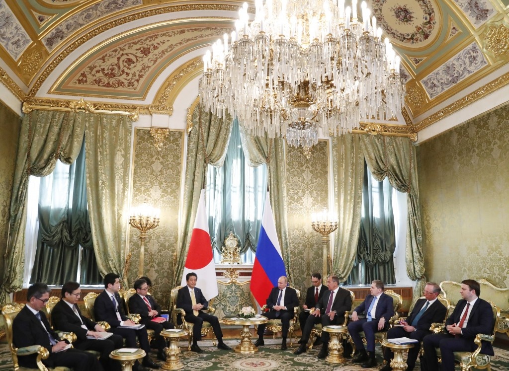 Putin va Abe dam phan ve quan dao tranh chap anh 2