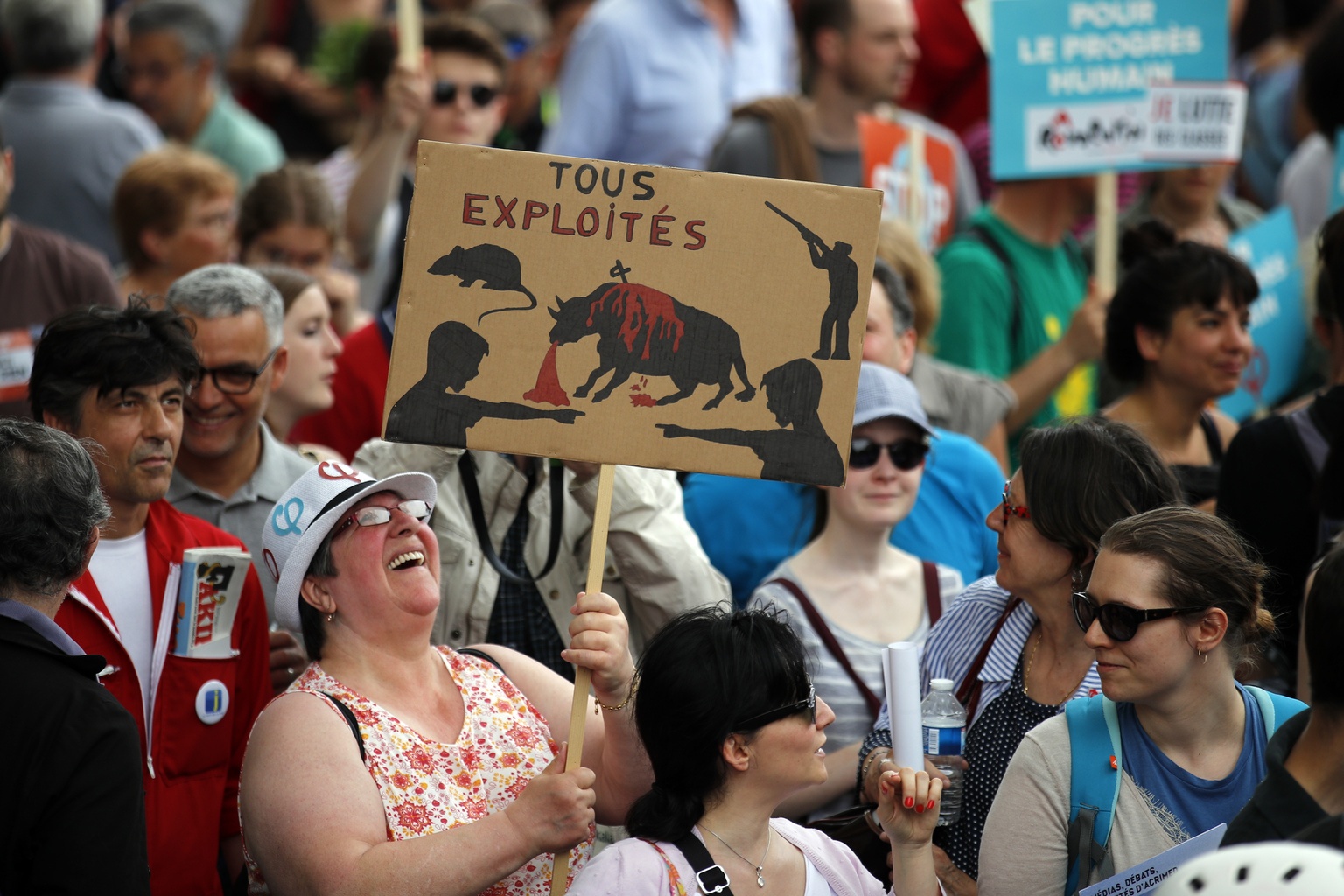 bieu tinh phan doi chinh sach cua Macron anh 7