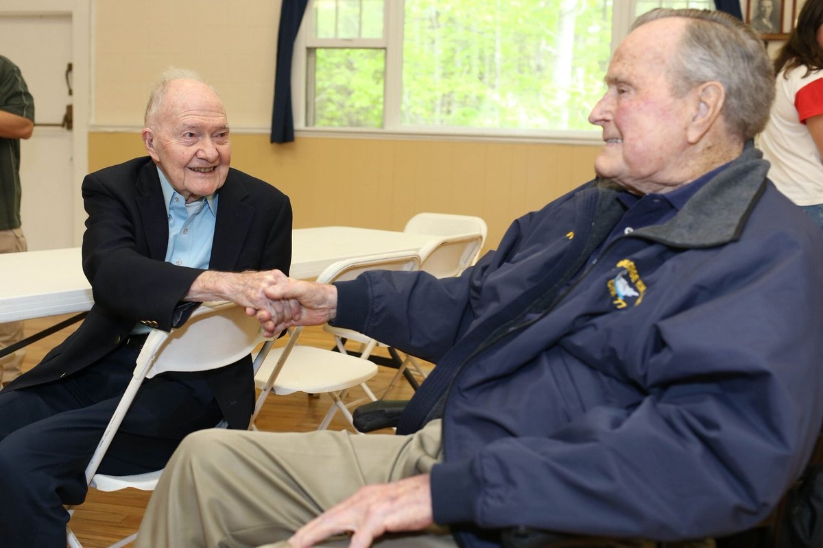 tổng thống Bush nhập viện ảnh 1 tong thong Bush nhap vien anh 1