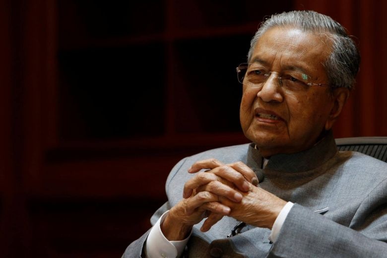 Mahathir: Chu ky cua cuu thu tuong o tren moi van ban 1MDB hinh anh