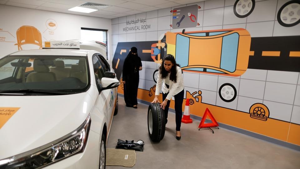 phu nu Saudi Arabia duoc phep lai xe anh 4