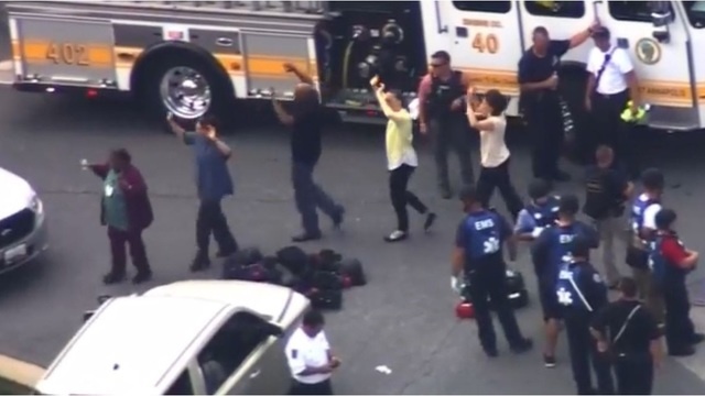 Hien truong vu xa sung tai toa bao My hinh anh