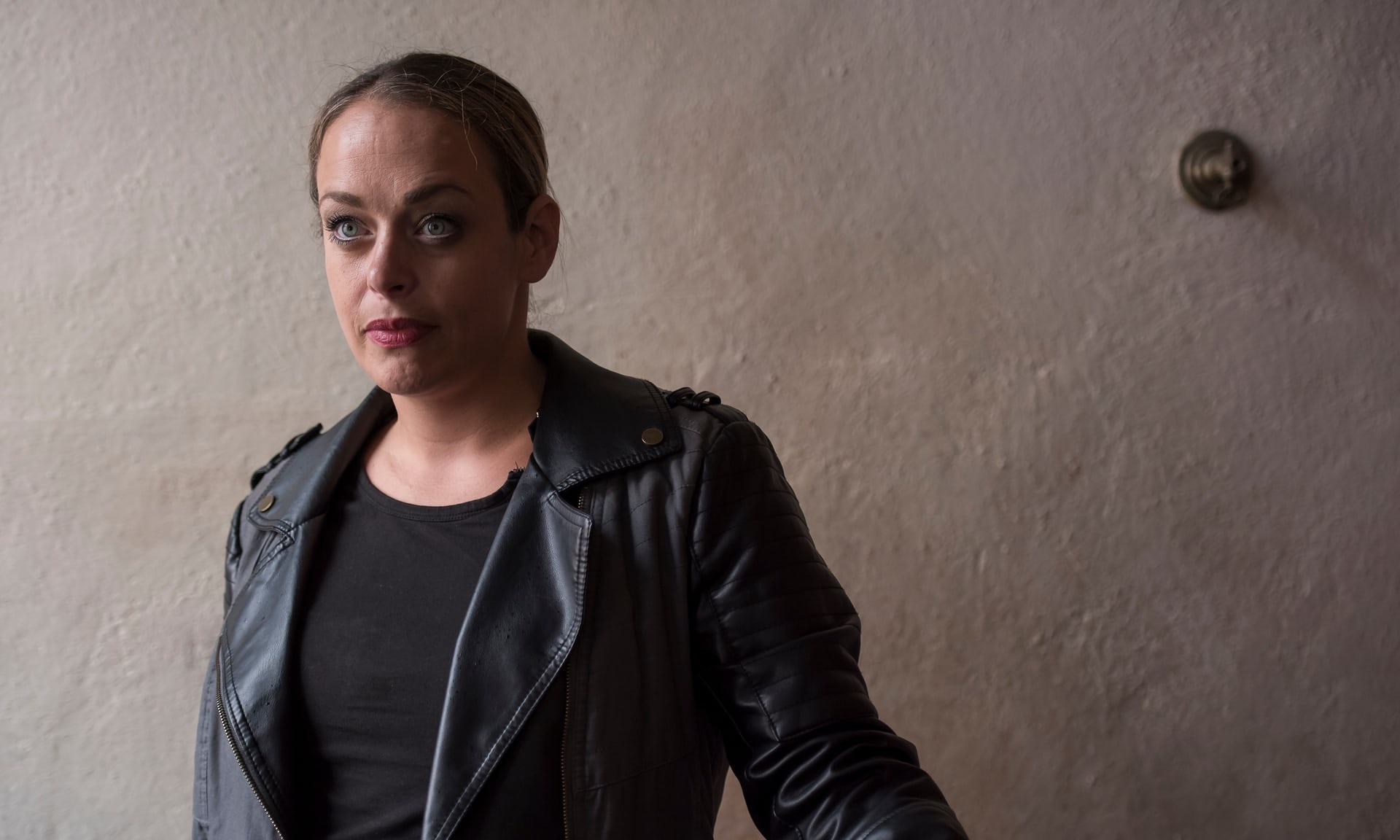 nu tu nhan My bi ep vao duong day mai dam anh 2