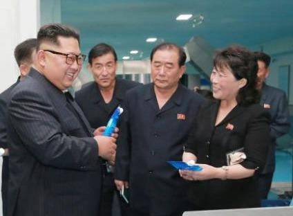 Kim Jong Un tham nha may my pham gan bien gioi Trung Quoc hinh anh