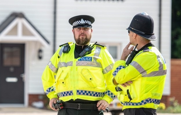 Hai nguoi Anh nguy kich, nghi bi dau doc giong cuu diep vien Nga hinh anh