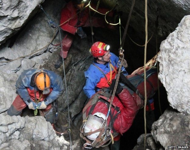 giai cuu nguoi mac ket tai hang dong anh 3