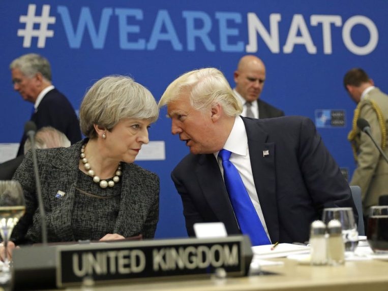 Tong thong Trump toi tham Anh anh 1