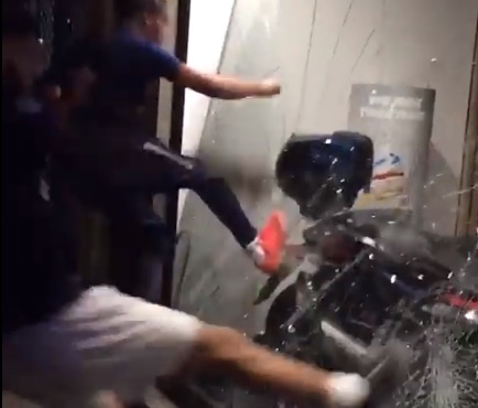 Co dong vien Phap qua khich loi dung an mung World Cup de cuop pha hinh anh