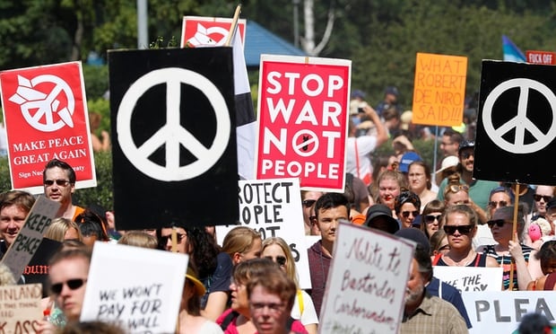 Hang nghin nguoi Phan Lan bieu tinh truoc cuoc gap Trump - Putin hinh anh