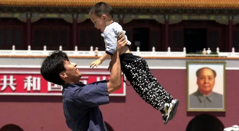 bố mẹ tiết kiệm tiền cho con ảnh 1 bo me tiet kiem tien cho con anh 1