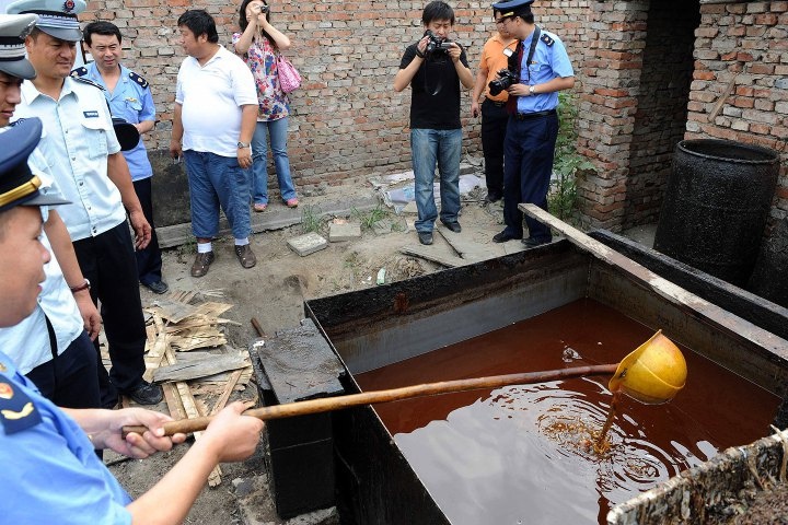 Sua nhai, dau cong ranh va nhung be boi gay chan dong Trung Quoc hinh anh