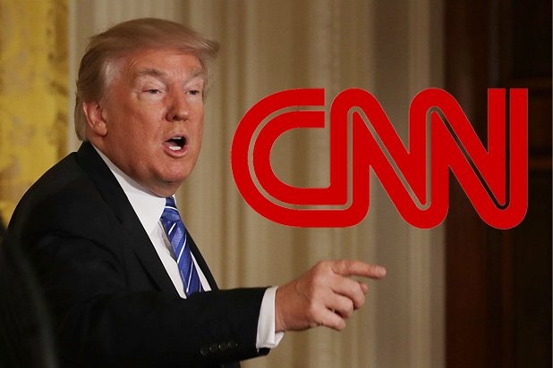 Bi goi la 'tin gia', CNN van huong loi tu cuoc doi dau voi TT Trump hinh anh