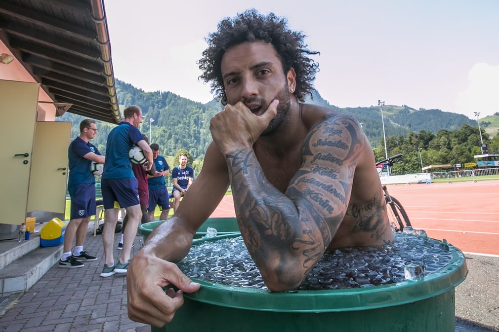 Du cach tranh nong cua nguoi chau Au trong mua he do lua hinh anh