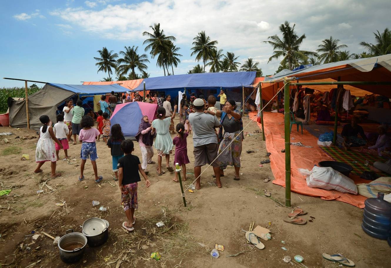 toan canh 3 tran dong dat Indonesia anh 4