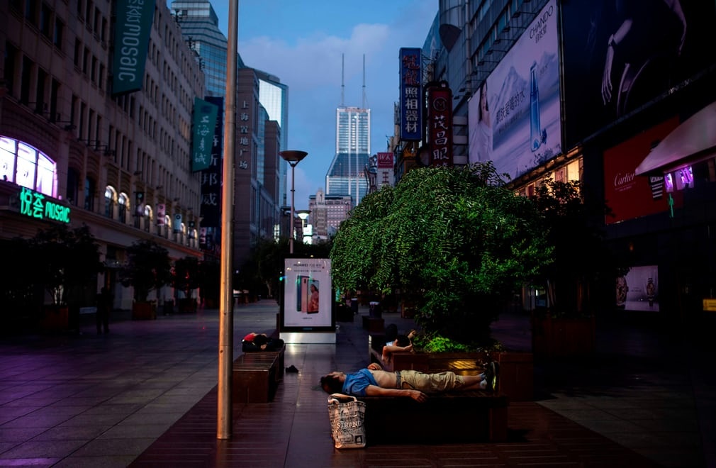 người Thượng Hải ngủ ngoài đường vì nóng ảnh 1 nguoi Thuong Hai ngu ngoai duong vi nong anh 1