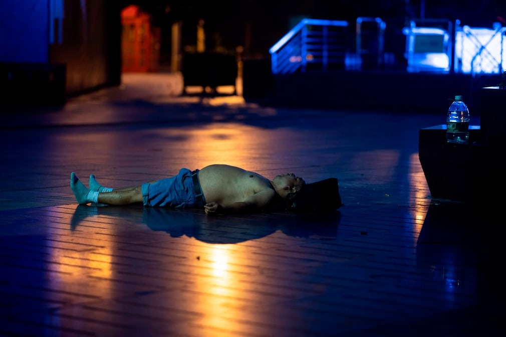 người Thượng Hải ngủ ngoài đường vì nóng ảnh 10 nguoi Thuong Hai ngu ngoai duong vi nong anh 10