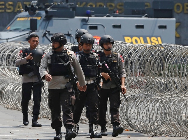 Indonesia lo thieu nha tu vi phan tu cuc doan gia tang hinh anh