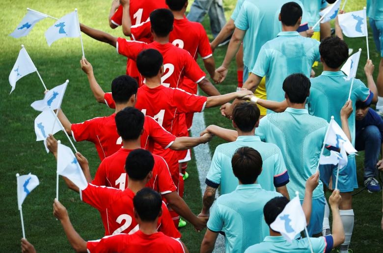 Han Quoc Trieu Tien da bong giao huu anh 2