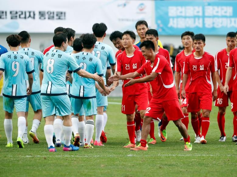 Han Quoc Trieu Tien da bong giao huu anh 10