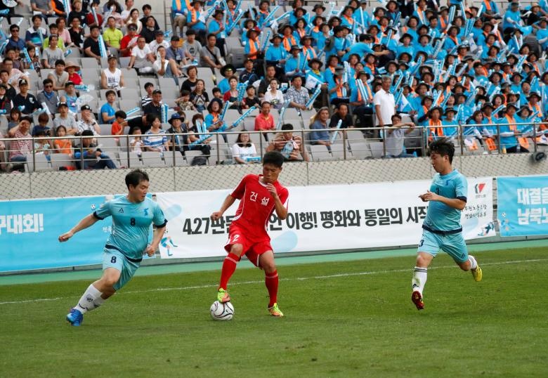 Han Quoc Trieu Tien da bong giao huu anh 5