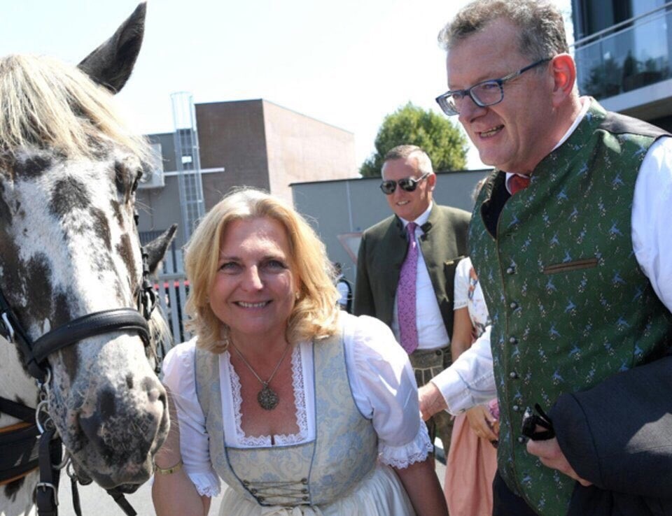 Putin khieu vu tai le cuoi ngoai truong Ao anh 7