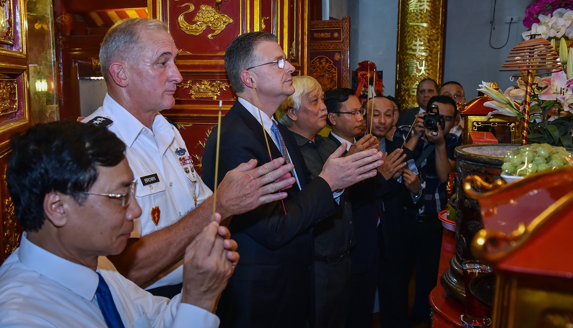 Tu lenh My tham den tho Hai Ba Trung, tim hieu lich su Viet Nam hinh anh