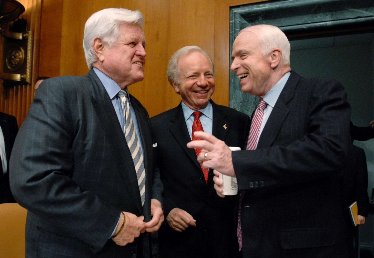Thuong nghi si John McCain anh 2