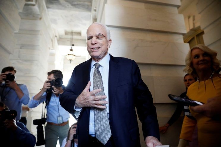 Thuong nghi si John McCain anh 3