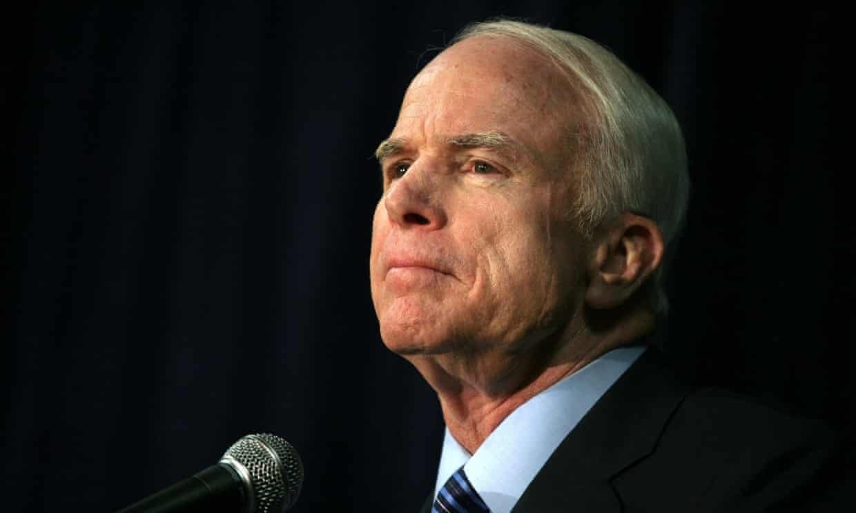 Viet Nam chia buon voi gia dinh Thuong nghi si John McCain hinh anh