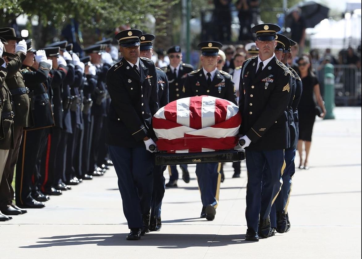 Nguoi dan Arizona xep hang dai tien biet Thuong nghi si McCain hinh anh