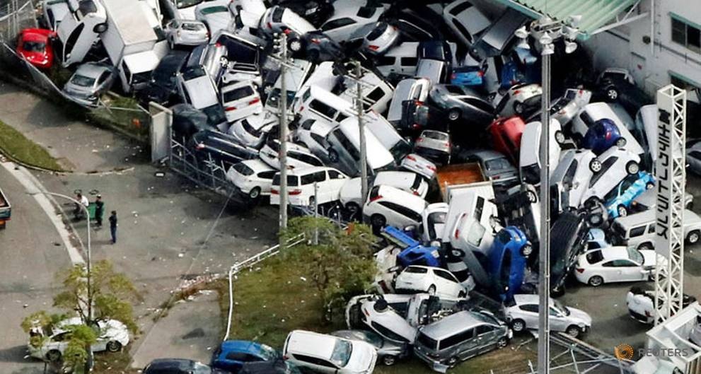 Hang nghin du khach Nhat cho di tan sau dem bi co lap vi bao Jebi hinh anh