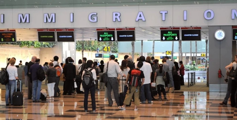 quan chức di trú Singapore bị tố nhận hối lộ ảnh 1 quan chuc di tru Singapore bi to nhan hoi lo anh 1