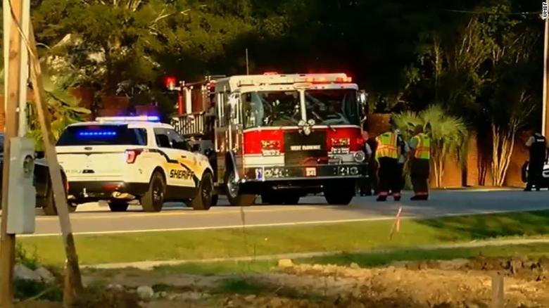 Xa sung o South Carolina, 7 canh sat bi ban hinh anh