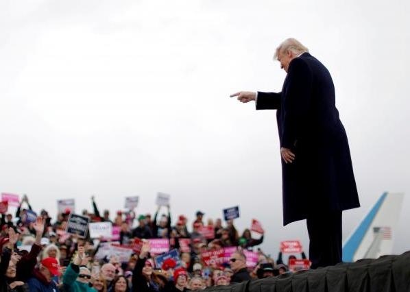 Hai dang chay dua quyet liet cho 48 tieng cuoi truoc bau cu giua ky My hinh anh