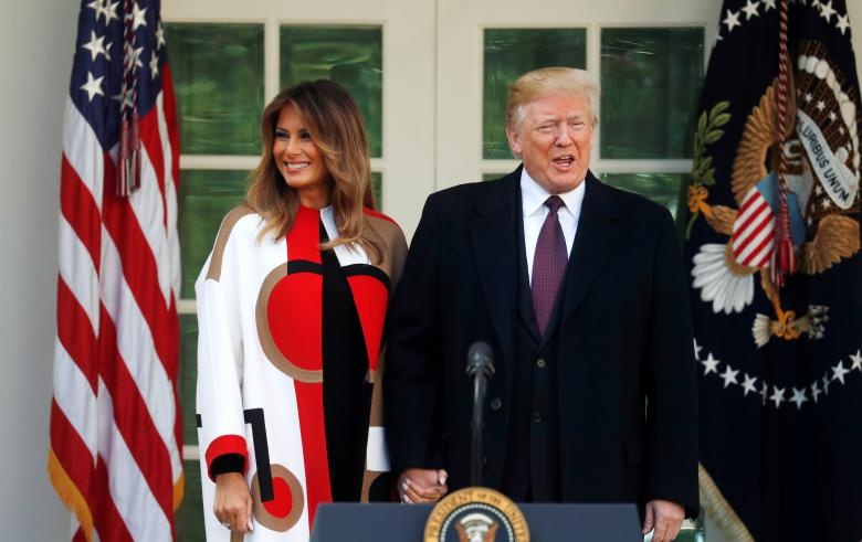 Tong thong Trump an xa ga tay anh 4